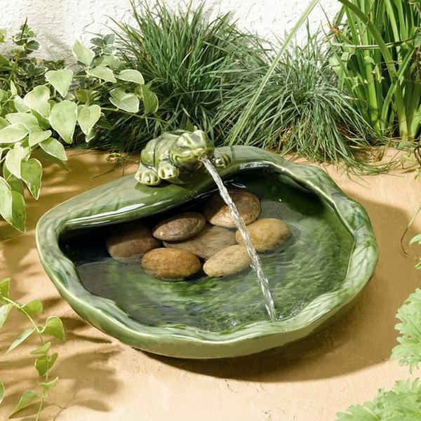 Solarbetriebener Springbrunnen mit Frosch aus Keramik
